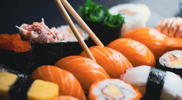 人気の株主優待券:外食・買い物をお得に